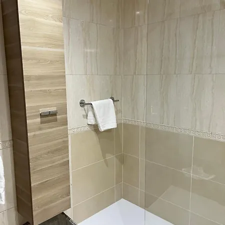 Estudio Con Terraza Centro De Garaje Opcional شقة *